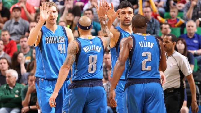 Dirk Nowitzki selló la clasificación de Dallas a play-offs