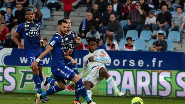 Equipo de Mauricio Isla es puesto a la venta por su dueña