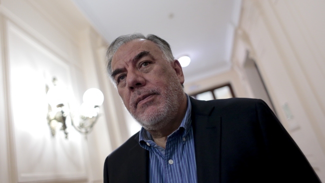 Andrade invitó a Insulza a armar grupo de debate por proceso constituyente