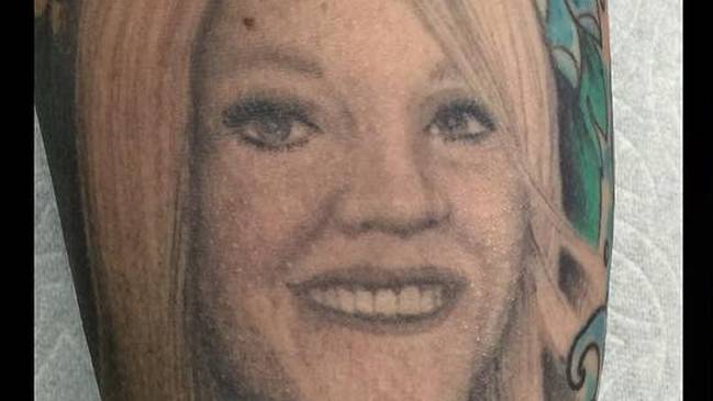 Divorciado transformó tatuaje de su ex pareja en un demonio