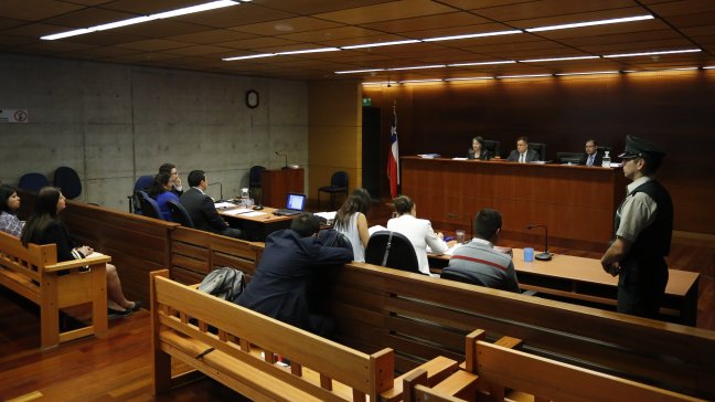 Profesor fue condenado a 10 años de presidio por abusar de una alumna