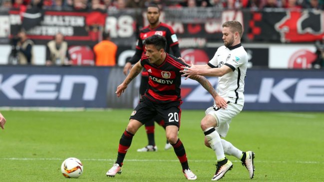 Charles Aránguiz jugó todo el partido en triunfo de Bayer Leverkusen ante Frankfurt