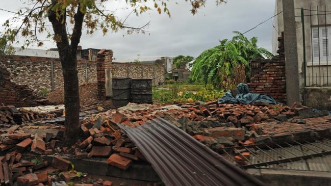 Al menos cuatro muertos y siete heridos graves dejó un tornado en Uruguay