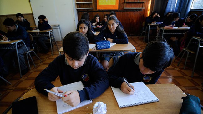 Intendencia suspendió las clases en 35 comunas de la Región Metropolitana