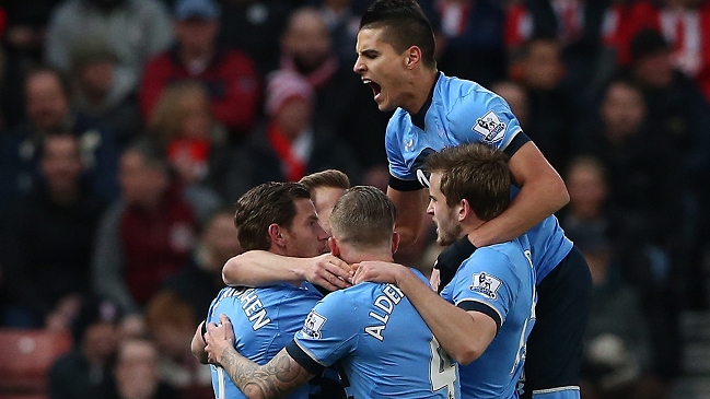 Tottenham goleó a domicilio a Stoke City y sigue al acecho de Leicester