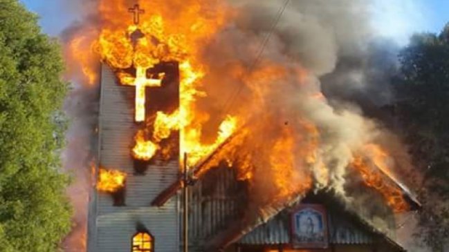 Incendio destruyó parroquia en Puerto Octay