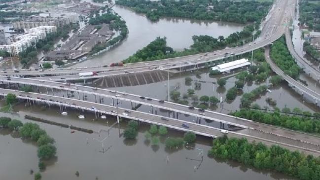Suben a ocho los muertos por las inundaciones en Texas