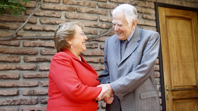 Bachelet por muerte de Aylwin: Chile ha perdido a un gran demócrata