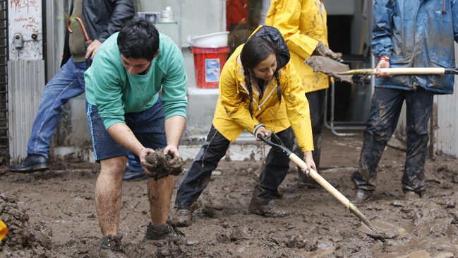 Estiman en 450 los locales afectados por desborde del río Mapocho