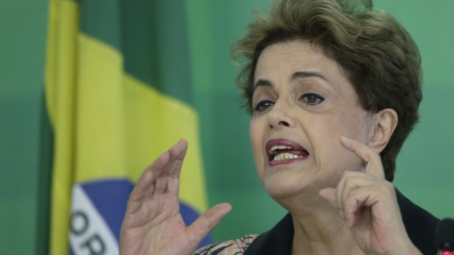 Renuncia de dos ministros dejó gabinete de Rousseff con nueve interinos