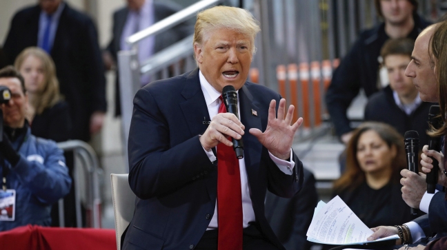 Trump se alía con comunidad LGBT en polémica ley contra transexuales en EE.UU.