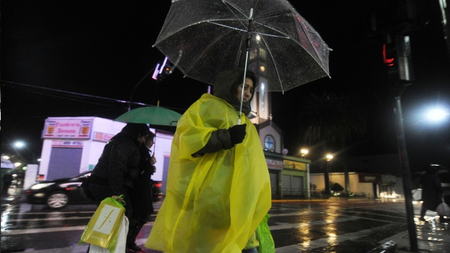 Sistema frontal genera apagones e inundación de calles en el Biobío