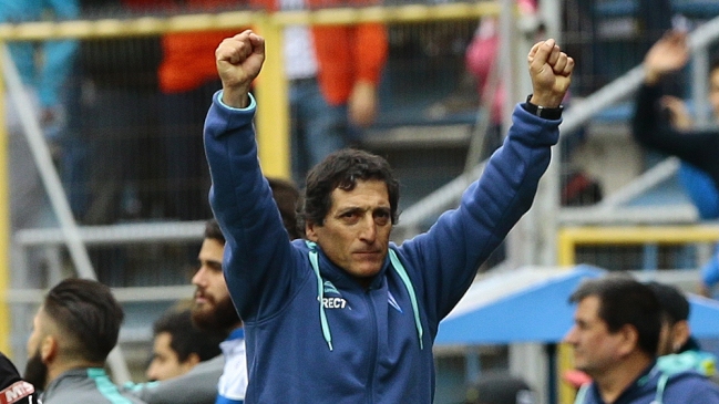 Mario Salas: U. Católica ha hecho méritos grandes para estar en la cima del Clausura