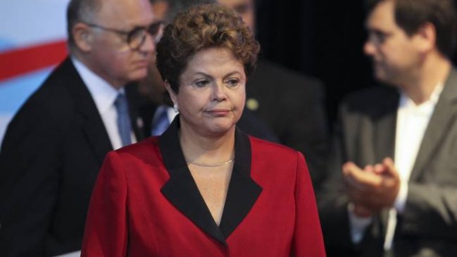 Rousseff prepara defensa ante comisión de Senado que debatirá eventual juicio político