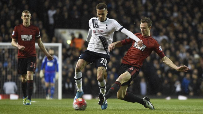 Tottenham empató con West Bromwich y dejó a Leicester a un paso del título de la Liga Premier
