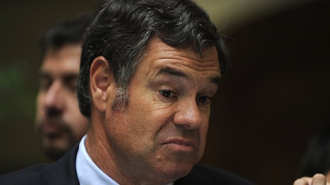 Ossandón se suma a proceso constituyente y anuncia intención de hacer un cabildo