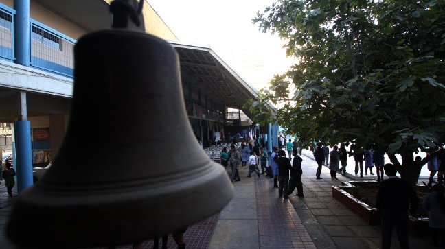 Denuncian que se usará sitio de escuela especial en La Reina para nuevo Cesfam