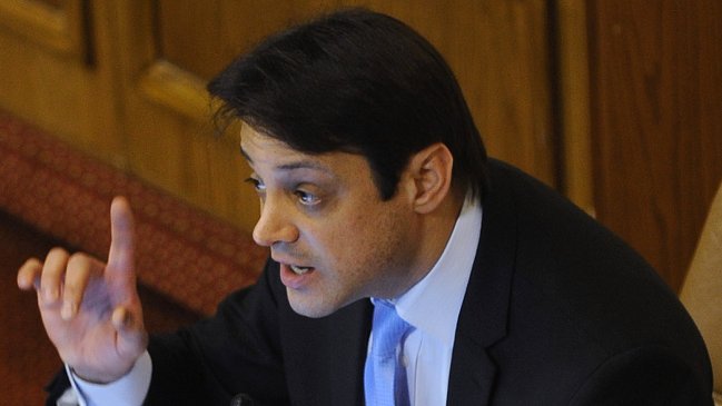 Osvaldo Andrade: La conducta de Gaspar Rivas no ayuda al prestigio de la Cámara