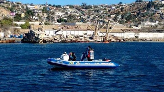 PDI tomó muestras en bahía de Coquimbo por denuncia de derrame de petróleo