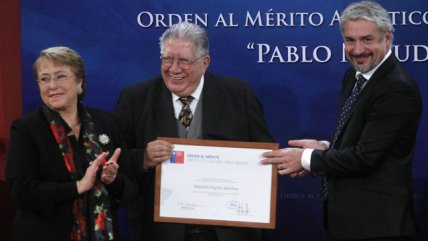 Valentín Trujillo y Bélgica Castro reciben distinción en La Moneda