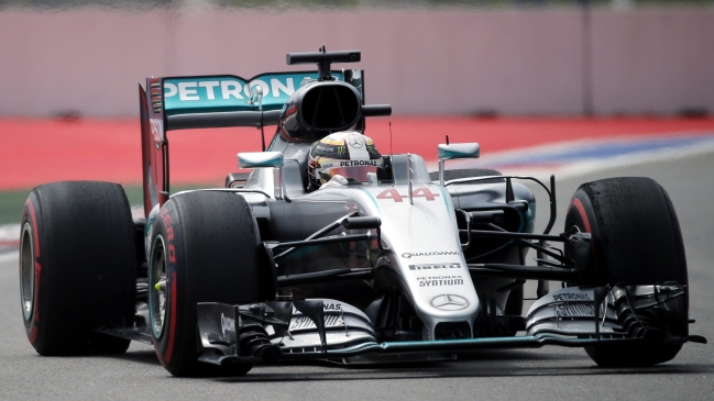 Lewis Hamilton dominó la segunda sesión de entrenamientos en Sochi