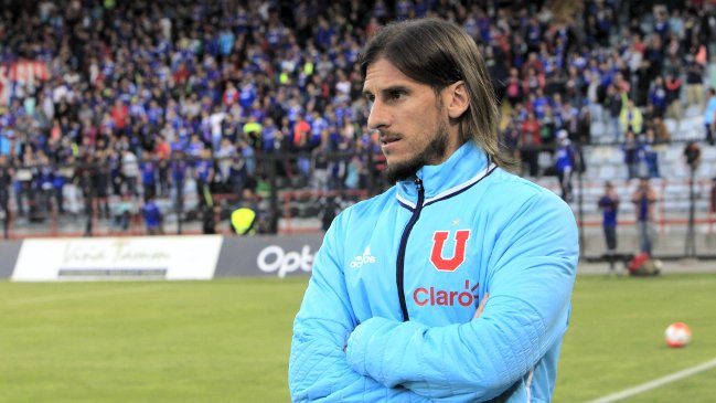 Hinchas de la U descargaron su descontento en contra de Sebastián Beccacece