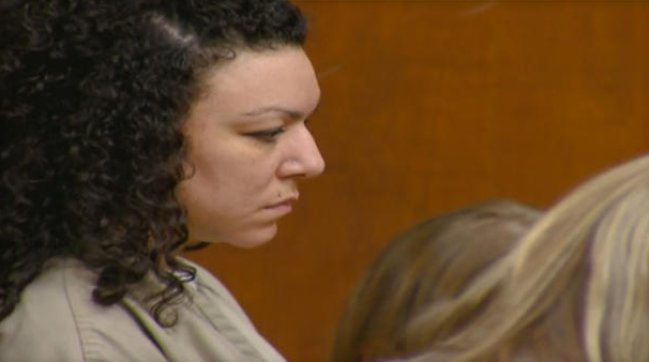 EE.UU.: Cien años de cárcel para mujer que atacó a embarazada y le extrajo bebé