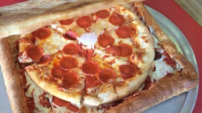 Un invento digno de Homero Simpson: Crean la caja de pizza hecha de pizza