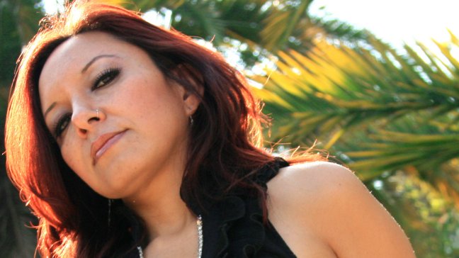 Asesora de hogar y sobreviviente de cáncer lanza campaña para financiar su primer álbum