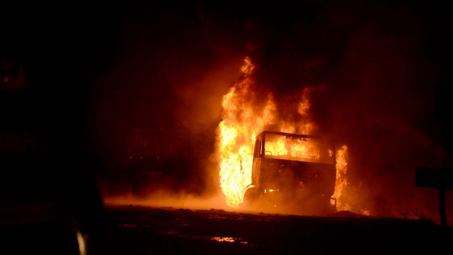 Desconocidos quemaron cinco maquinarias de la Forestal Mininco en Lautaro