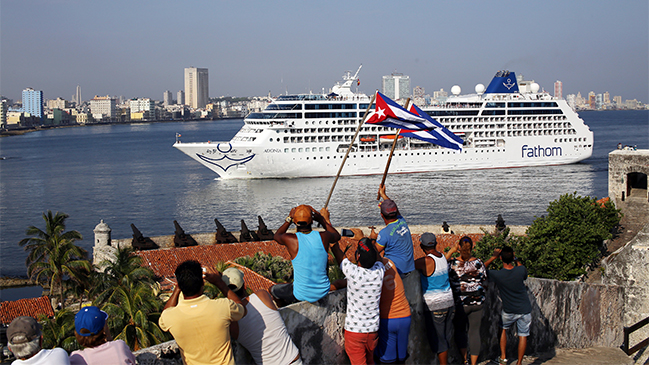 Exiliados se reencuentran con Cuba en el primer crucero entre EE.UU. y la isla