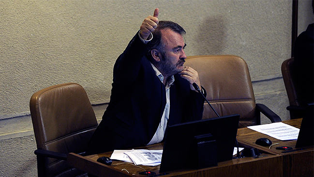 Diputados PPD mantendrán a Auth en la bancada tras expresar concordancias con sus críticas