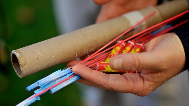 Niño perdió tres dedos al manipular un petardo que encontró en la calle