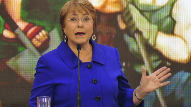 Encuesta Adimark: Bachelet subió su aprobación y alcanzó un 29 por ciento