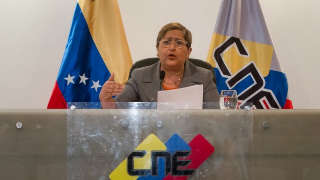 Poder Electoral venezolano empezó a contar firmas para revocatorio