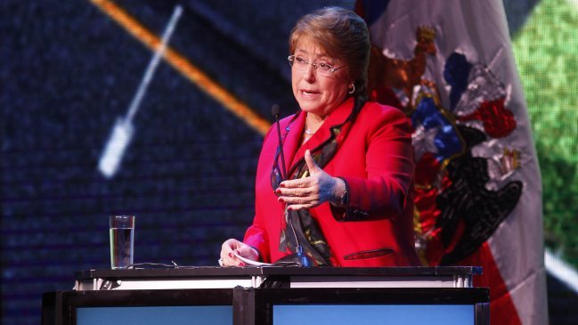 Bachelet valoró disposición de empresarios para participar en proceso constituyente