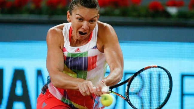 Simona Halep se coronó en el Abierto de Madrid tras ganarle a Dominika Cibulkova