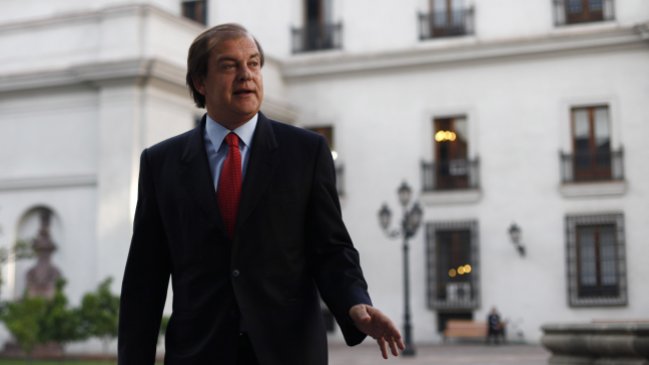 Francisco Vidal: Fuente-Alba debe enfrentar 