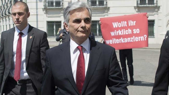 Dimitió Werner Faymann, jefe del Gobierno de Austria