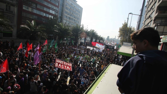 Confech realiza nueva marcha estudiantil este miércoles