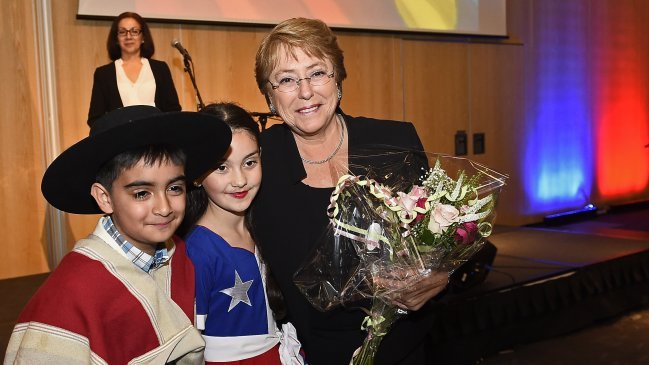 Bachelet invitó a chilenos residentes en Suecia a participar del proceso constituyente