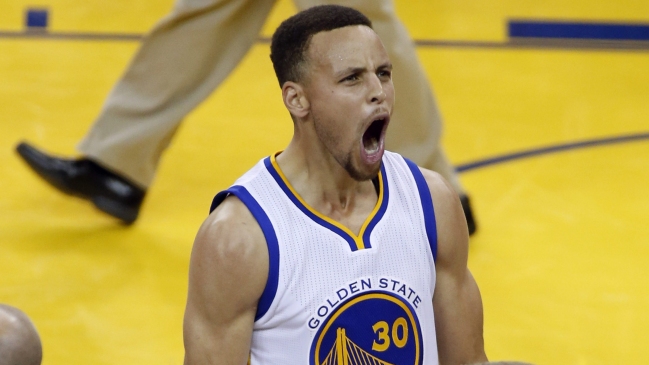Stephen Curry recibió premio MVP y puso a los Warriors en la final del Oeste