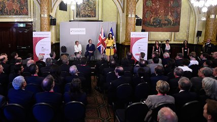 Embajador boliviano: Cuando Bachelet escuchó mi pregunta inmediatamente vi su sorpresa