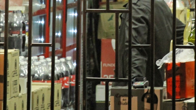 Dos muertos dejó tiroteo en una botillería de Recoleta