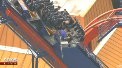 Del terror: Más de 60 personas quedaron atrapadas en montaña rusa de Florida