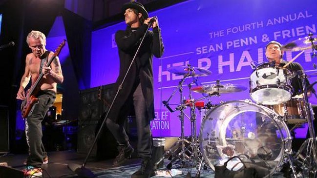 Vocalista de Red Hot Chili Peppers es hospitalizado de urgencia previo a un show