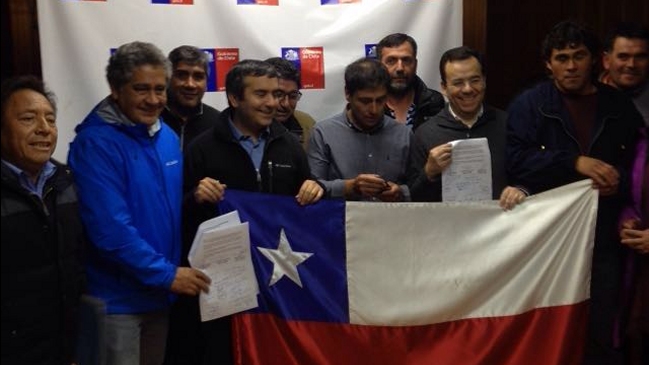 Pescadores artesanales de Maullín suscribieron acuerdo con el Gobierno y bajan movilización