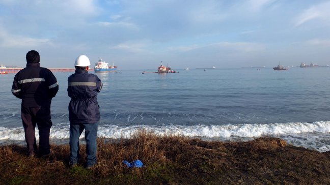 ENAP trabaja para determinar alcance de derrame de aceite en bahía de Quintero