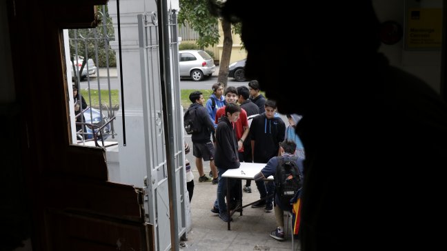 Concejales pidieron investigación de Carabineros por daños en Liceo de Aplicación