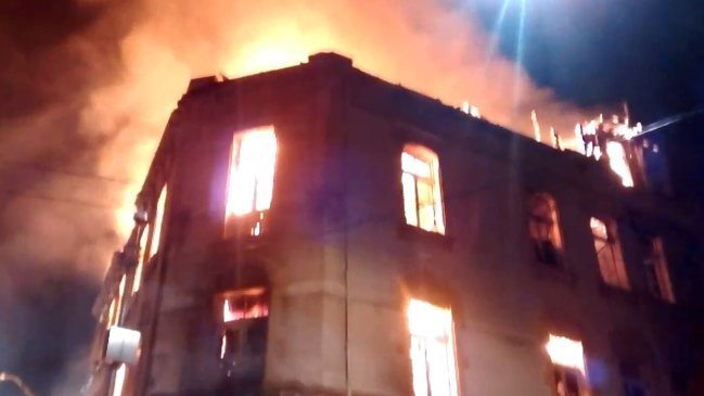 Incendio destruye edificio patrimonial en Valparaíso
